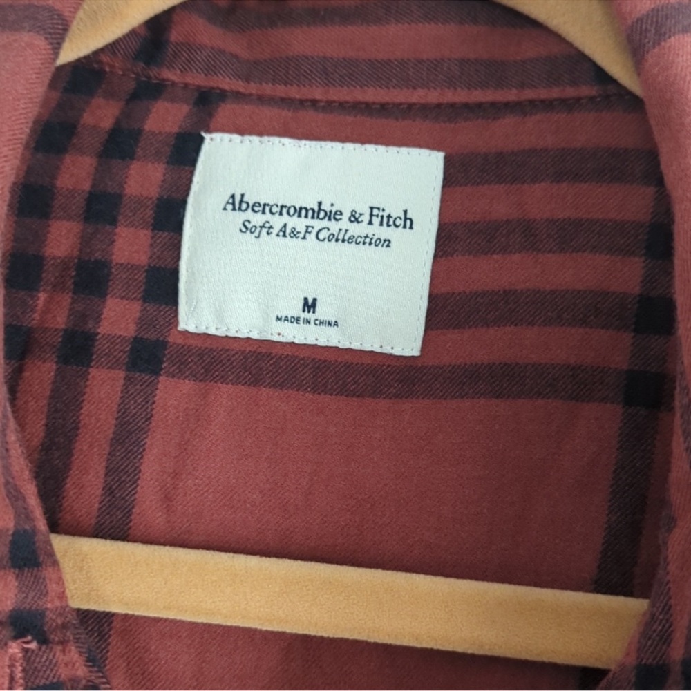A&F soft collection cropped button down Medium - Picture 6 of 6